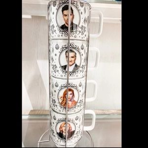 SOLD ————Schitts Creek mug set **rare**